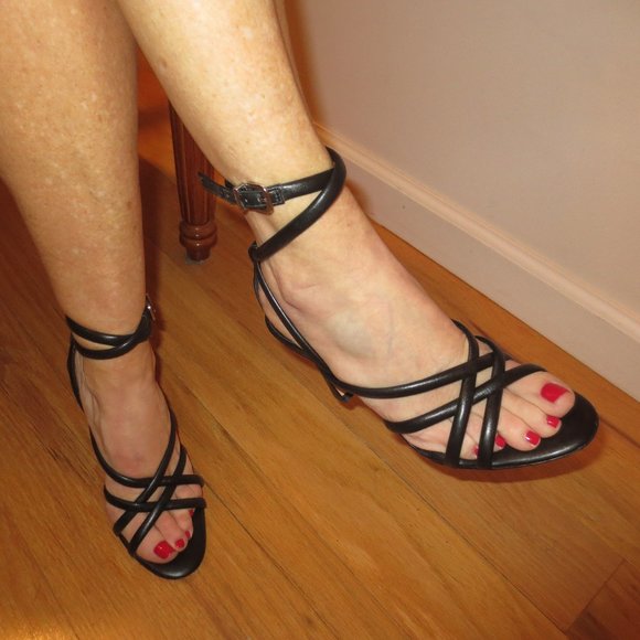 LAST CHANCE  ANTONIO MELANI Black Leather Ankle Strap High Heel Sandals - Picture 6 of 9